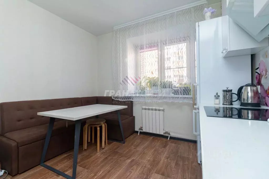 2-к кв. Омская область, Омск Пригородная ул., 25к2 (62.0 м) - Фото 1