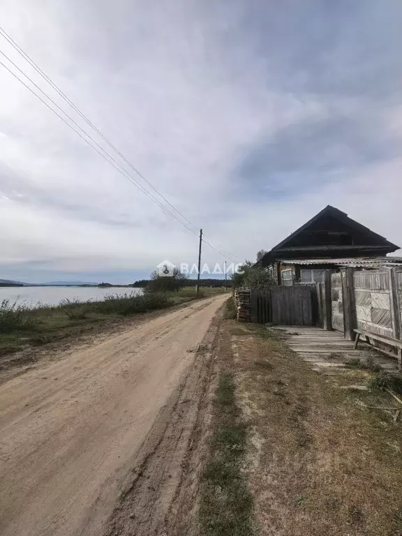 Дом в Бурятия, Баргузинский район, с. Макаринино (Башарово) ул. ... - Фото 1