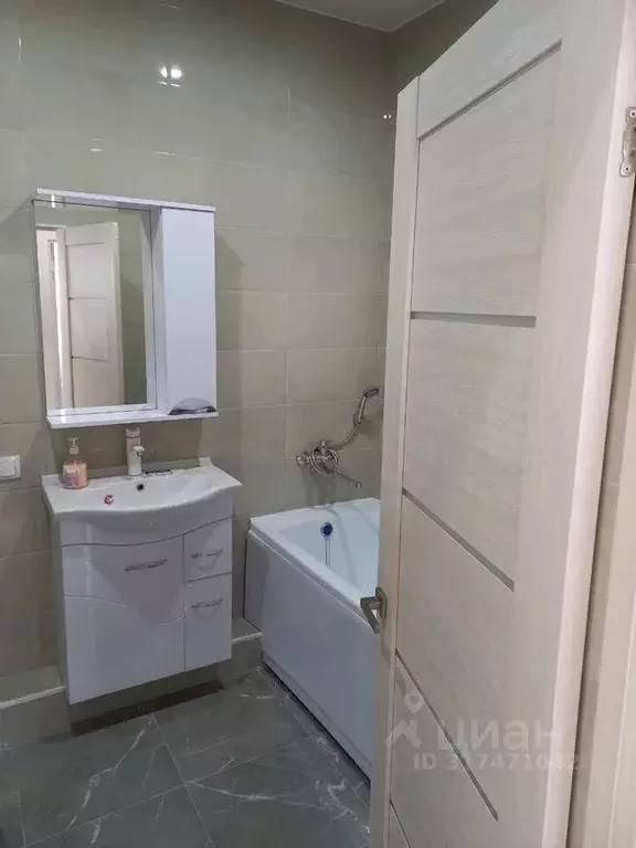 2-к кв. Крым, Симферополь просп. Александра Суворова, 15к3 (50.0 м) - Фото 1