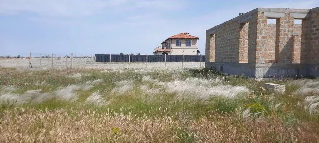 Участок в Крым, Сакский район, с. Уютное  (7.4 сот.) - Фото 0