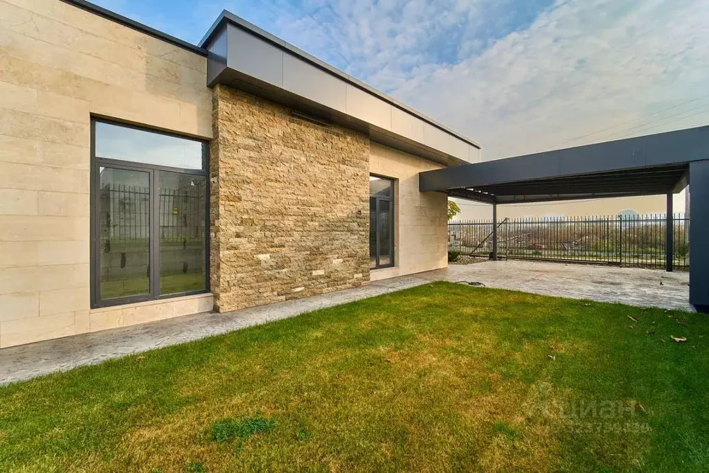 Дом в Адыгея, Тахтамукайский район, Козет аул Кубаньстроевская ул., ... - Фото 1