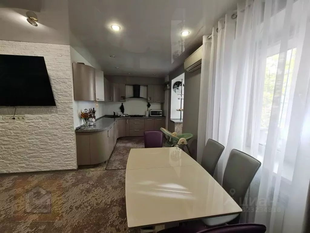 3-к кв. Крым, Симферополь ул. Эскадронная, 3 (68.8 м) - Фото 1