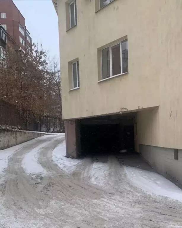 Гараж в Свердловская область, Екатеринбург ул. Хохрякова, 72 (18 м) - Фото 1