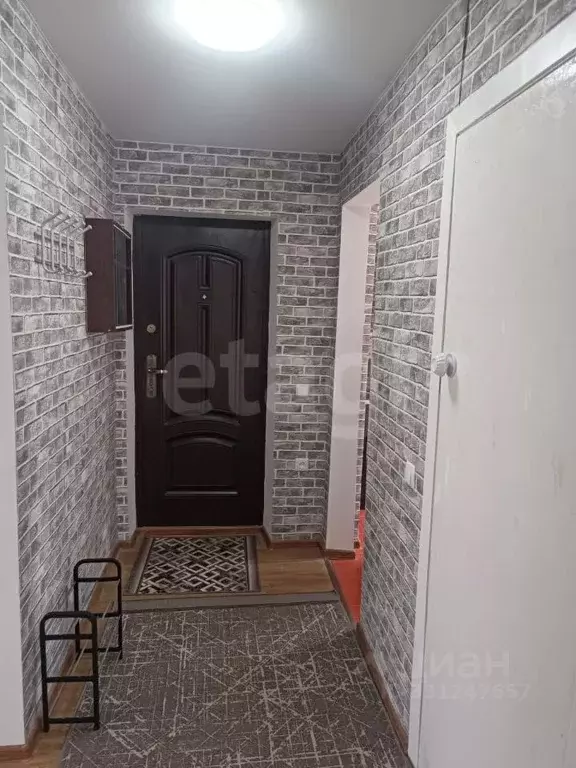 2-к кв. Крым, Черноморское пгт ул. Щорса, 18 (42.4 м) - Фото 1