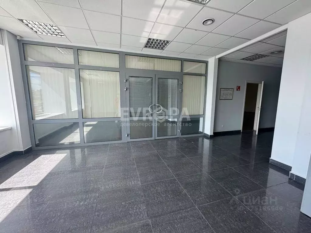 Офис в Ульяновская область, Ульяновск ул. Урицкого, 100с1 (57 м) - Фото 1