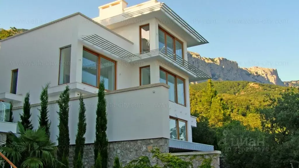 Дом в Крым, Ялта муниципальный округ, Береговое пгт  (500 м) - Фото 1