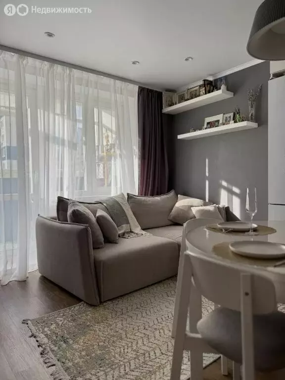 2-комнатная квартира: Тюмень, улица Павла Шарова, 3 (67 м) - Фото 1
