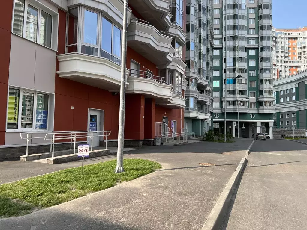 3-к кв. Санкт-Петербург ул. Кустодиева, 7к1 (90.6 м) - Фото 0