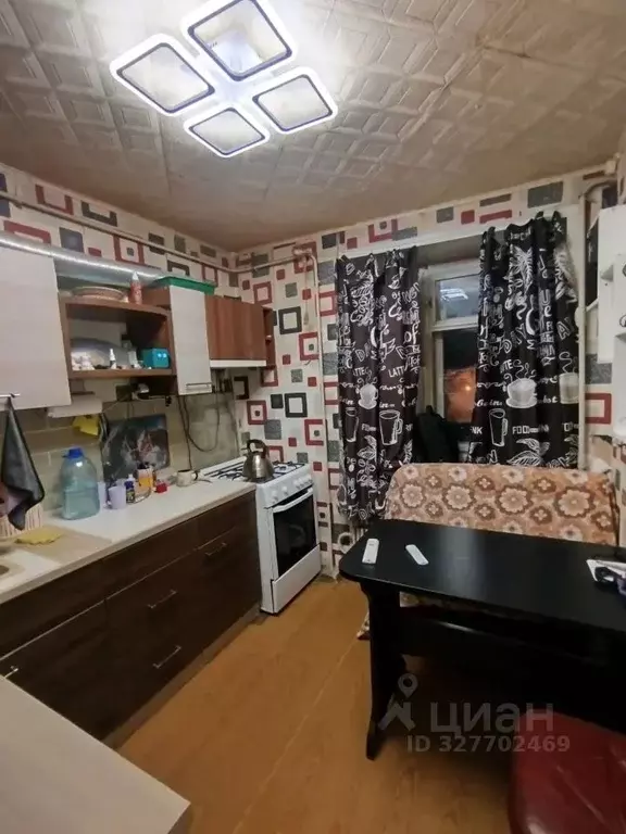 3-к кв. Кировская область, Кирово-Чепецк ул. Володарского, 8 (70.0 м) - Фото 1