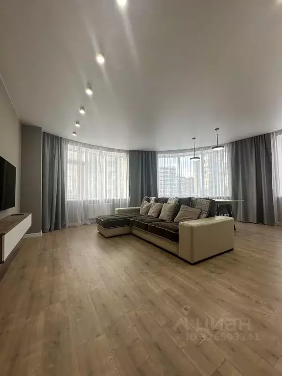 2-к кв. Свердловская область, Екатеринбург ул. Машинная, 1Б/5 (78.3 м) - Фото 1