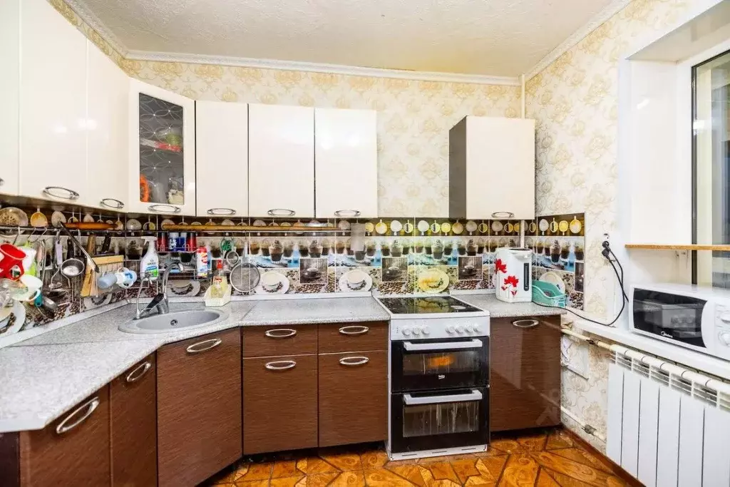 3-к кв. Ханты-Мансийский АО, Сургут Югорская ул., 20 (67.6 м) - Фото 1