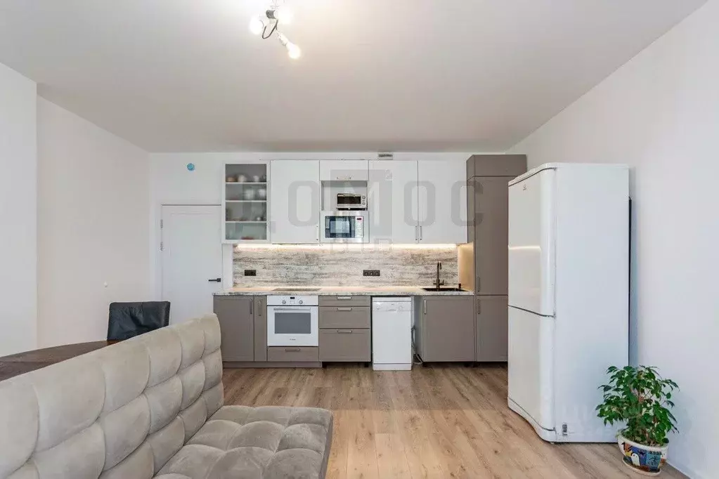 3-к кв. Свердловская область, Екатеринбург ул. Блюхера, 40А (81.1 м) - Фото 1