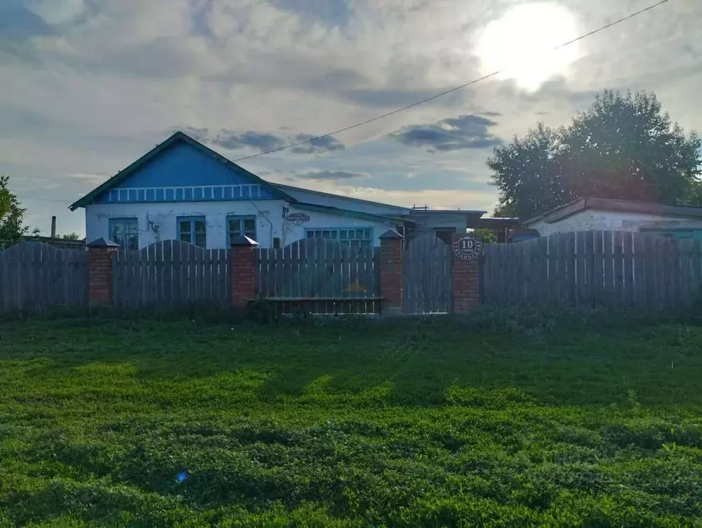 Дом в Оренбургская область, Акбулакский район, с. Новопавловка ... - Фото 0