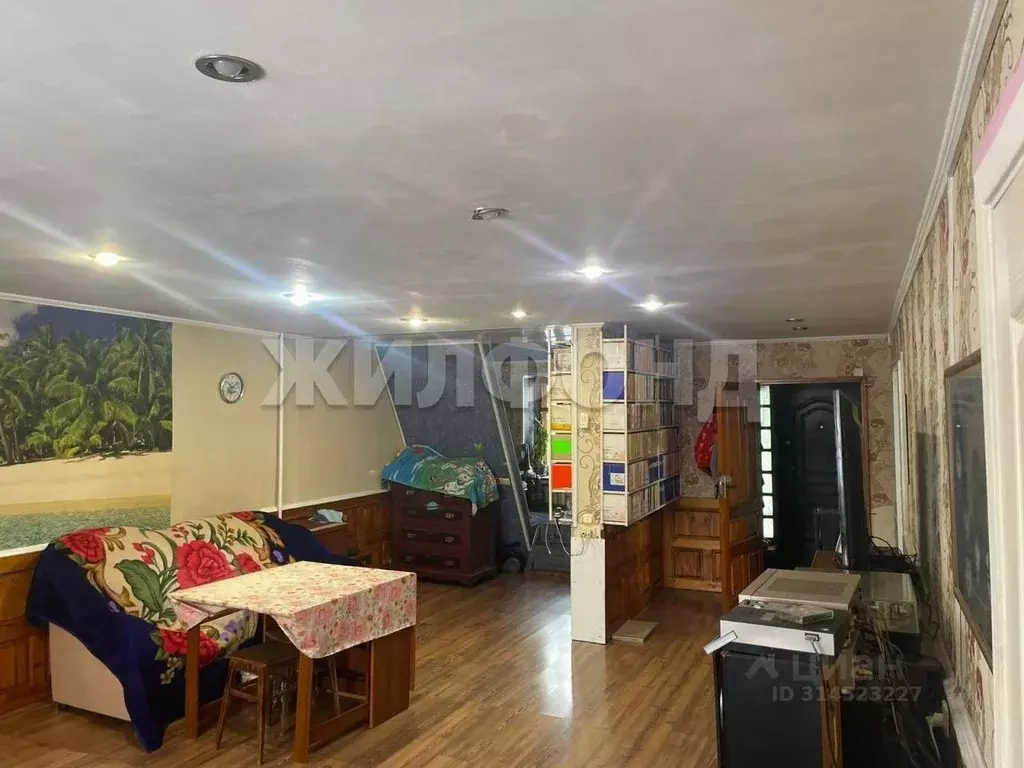 Дом в Алтайский край, Барнаул Затон мкр, Затонская ул. (310 м) - Фото 1