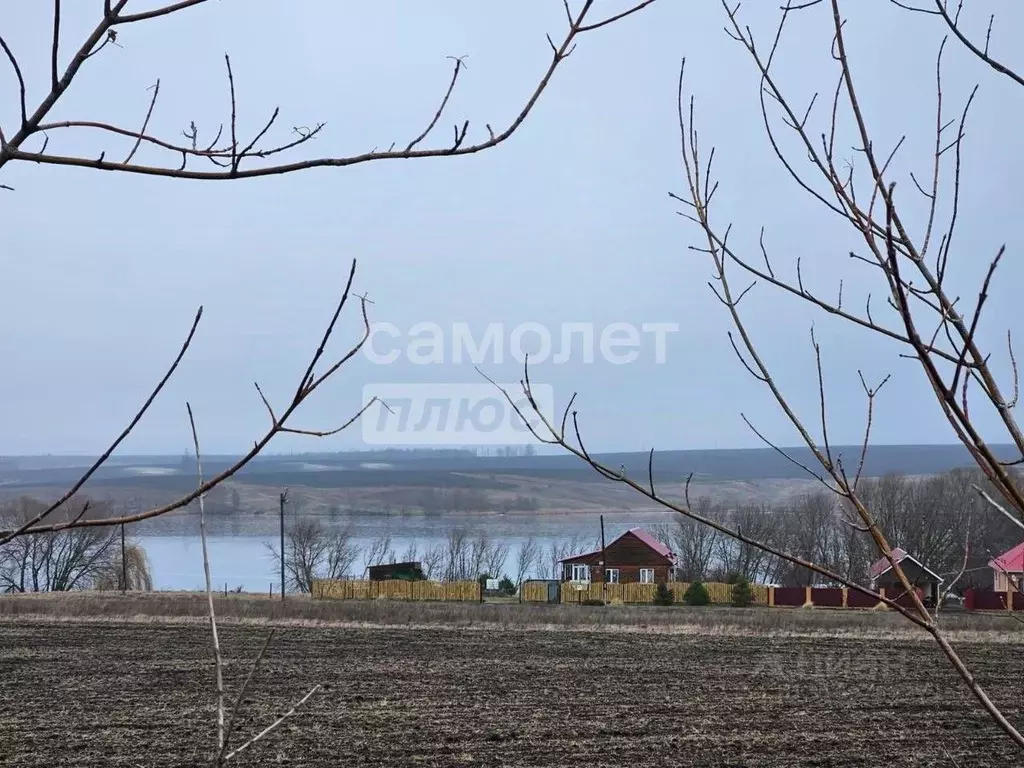 Дом в Курская область, Горшеченский район, Среднеапоченский сельсовет, ... - Фото 0