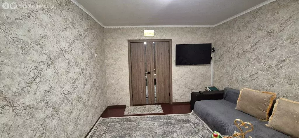 3-комнатная квартира: Торжок, 1-я улица Пугачёва, 18 (58.4 м) - Фото 1