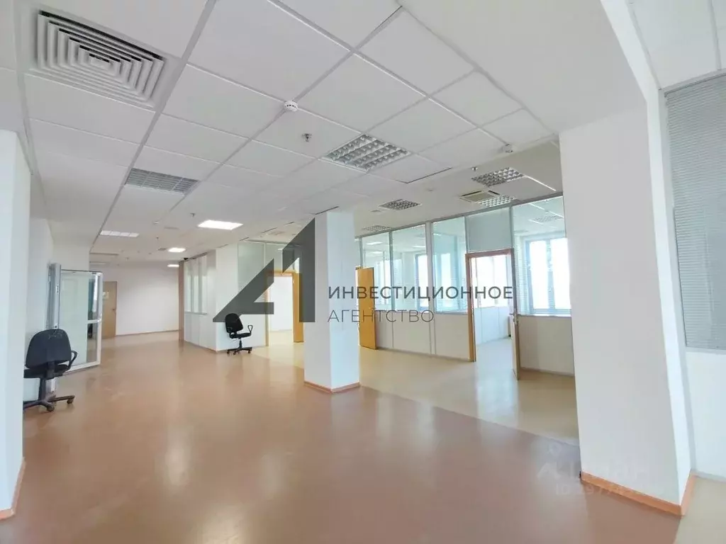 Офис в Тюменская область, Тюмень ул. 30 лет Победы, 64 (3000 м) - Фото 1
