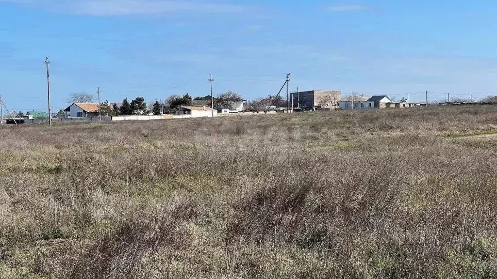 Участок в Крым, Ленинский район, Семисотское с/пос, с. Каменское ул. ... - Фото 1