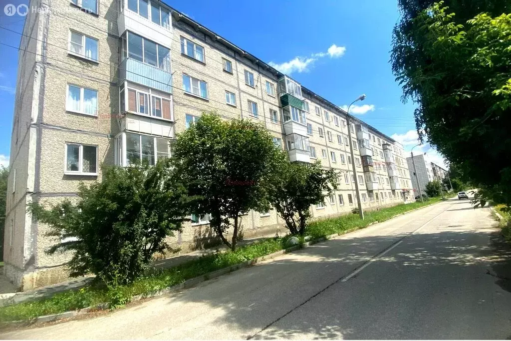 3-комнатная квартира: Берёзовский, улица Мамина-Сибиряка, 3 (54 м) - Фото 1