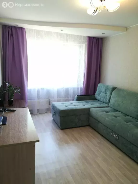 3-комнатная квартира: Киров, микрорайон Радужный, улица Конституции, 5 ... - Фото 0