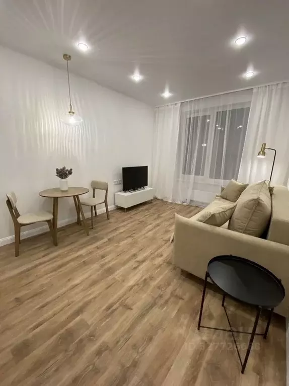 1-к кв. Тюменская область, Тюмень Новгородская ул., 3 (50.0 м) - Фото 1