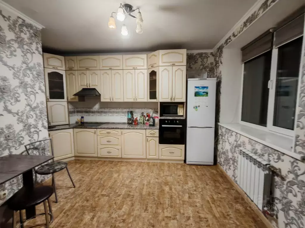 3-к кв. Омская область, Омск просп. Комарова, 14к1 (86.3 м) - Фото 2