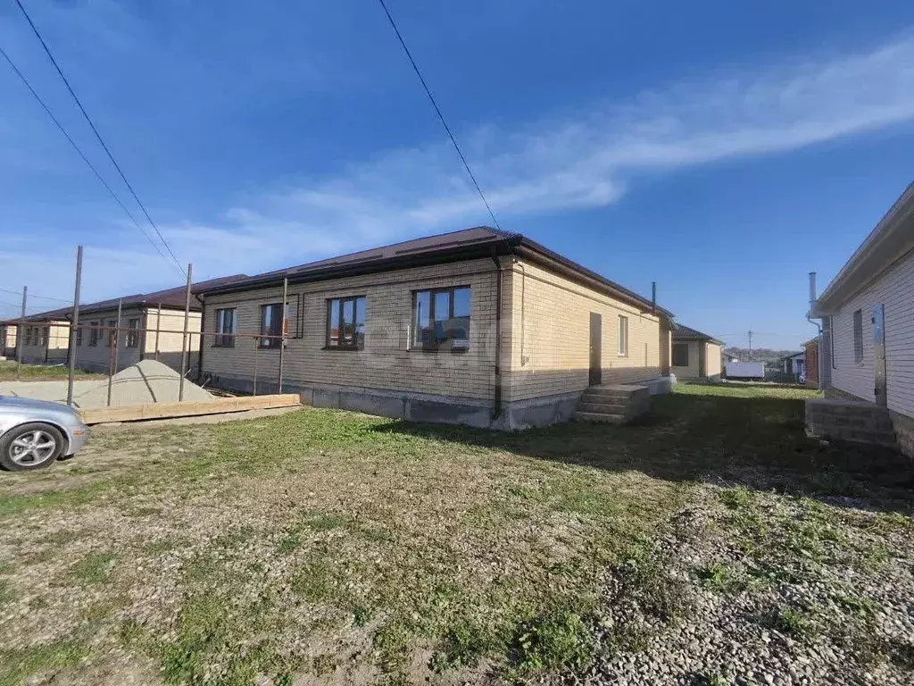 Дом в Ставропольский край, Михайловск Шпаковский район, ул. Александра ... - Фото 1