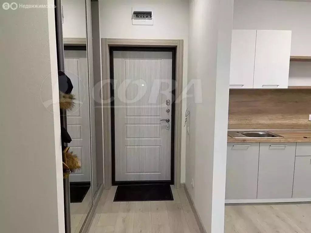 2-комнатная квартира: Тюмень, улица Сергея Свиридова, 5 (64.9 м) - Фото 1