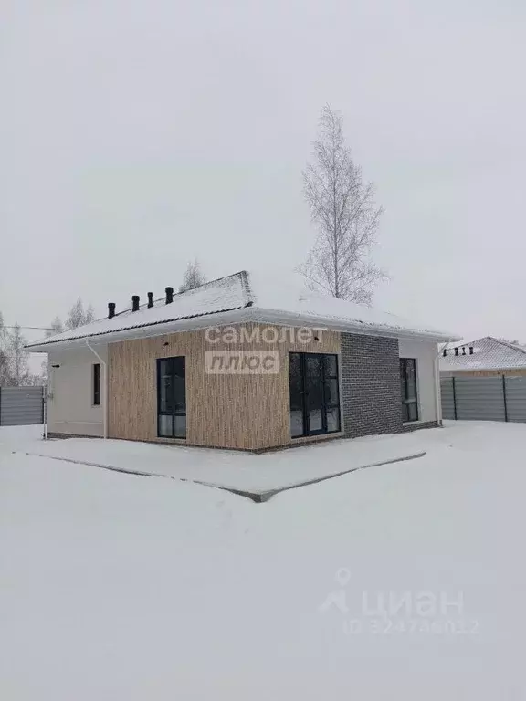 Дом в Курская область, Октябрьский район, Большедолженковский ... - Фото 1