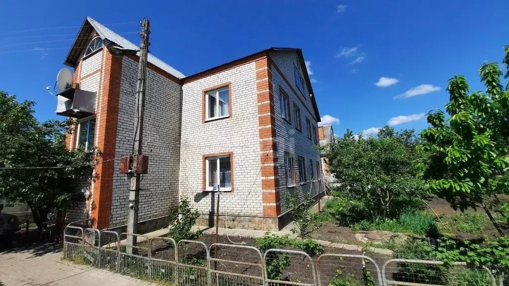 Дом в Белгородская область, Валуйки ул. Надежды (210 м) - Фото 1