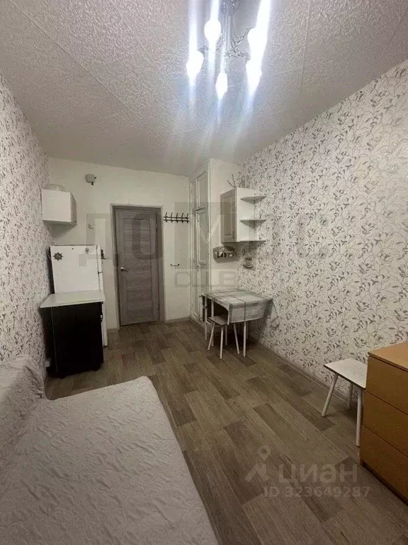 Комната Свердловская область, Екатеринбург ул. Парниковая, 4 (14.4 м) - Фото 2