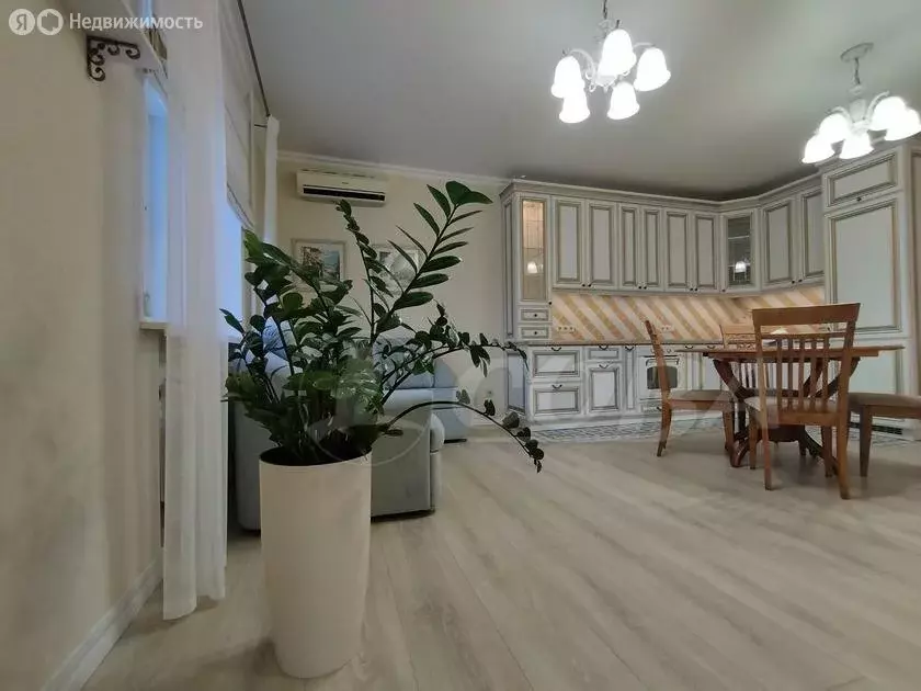 3-комнатная квартира: Тюмень, улица Грибоедова, 13к1 (66 м) - Фото 0