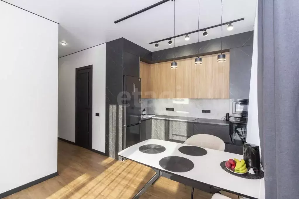 2-к кв. Тюменская область, Тюмень ул. Василия Подшибякина, 9 (59.8 м) - Фото 1