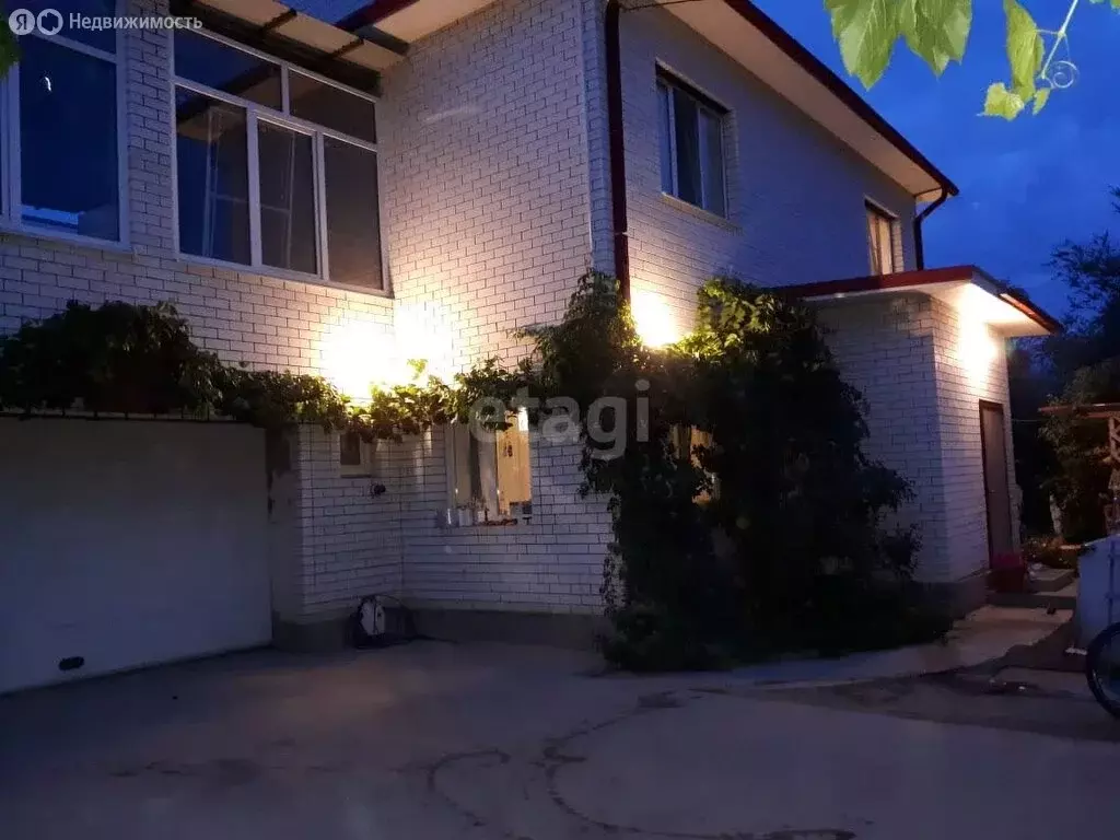 Дом в Астрахань, Ароматная улица (183.4 м) - Фото 1