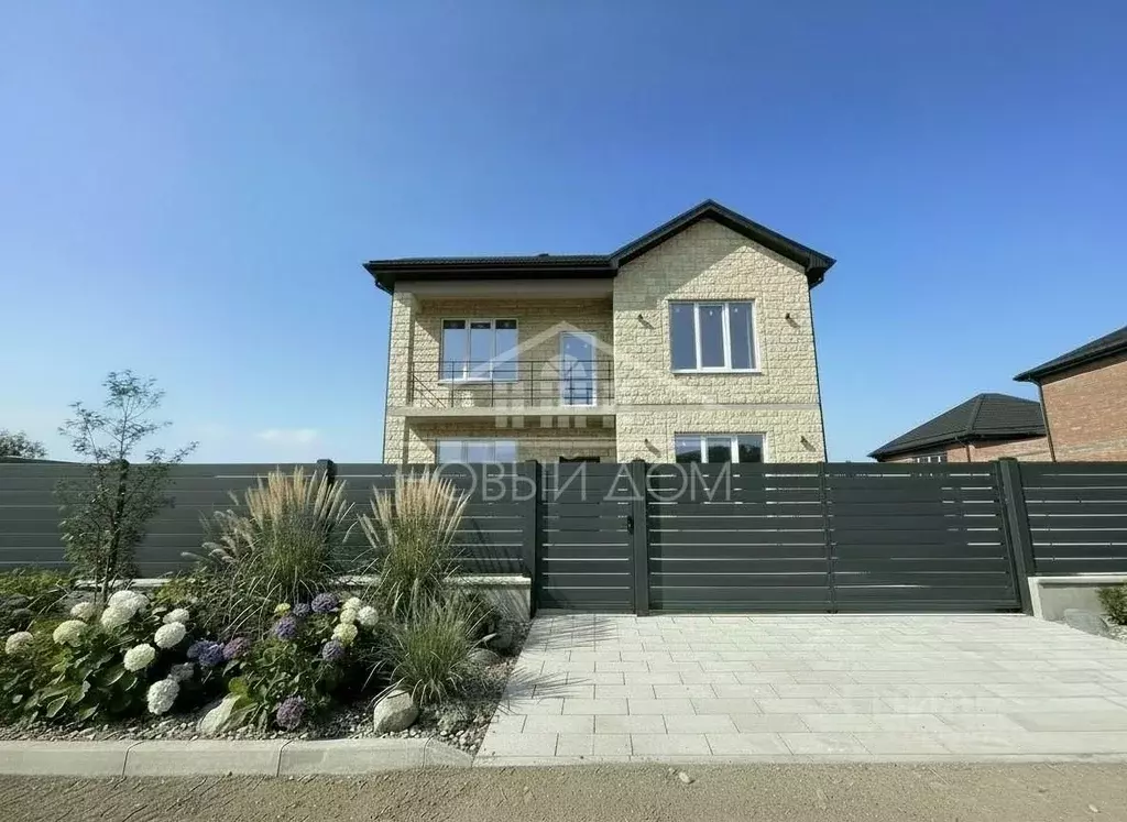 Дом в Кабардино-Балкария, Нальчик ул. Биттирова, 204 (170 м) - Фото 1