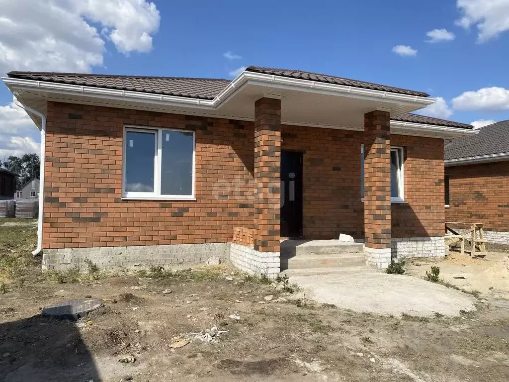 Дом в Воронежская область, с. Новая Усмань ул. Хлеборобов, 86 (100 м) - Фото 1