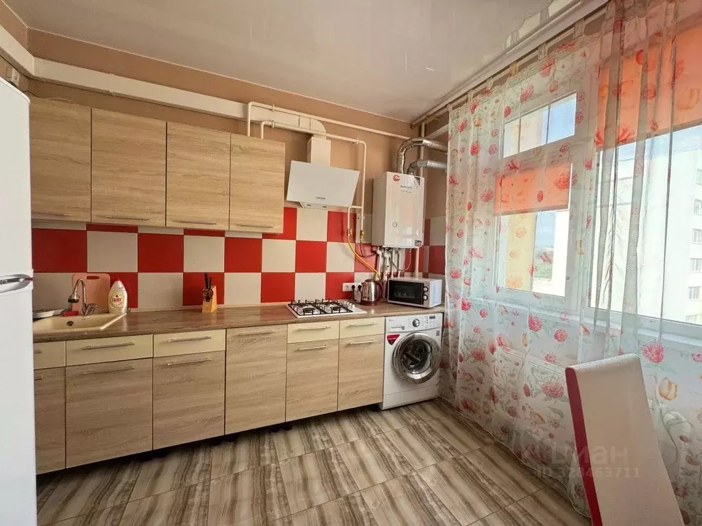 1-к кв. Крым, Симферополь ул. Батурина, 187 (36.0 м) - Фото 2