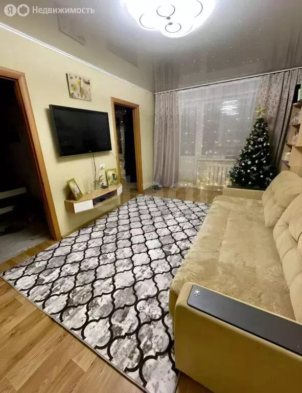 3-комнатная квартира: Черногорск, улица Красных Партизан, 21 (46.5 м) - Фото 1