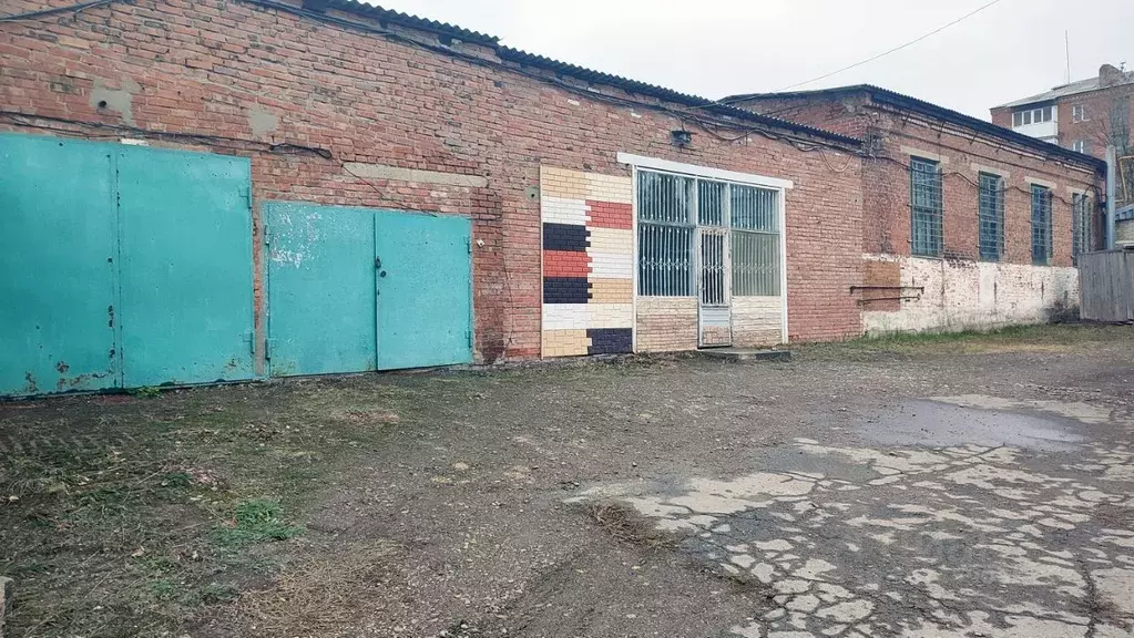 Помещение свободного назначения в Ростовская область, Гуково ул. ... - Фото 1