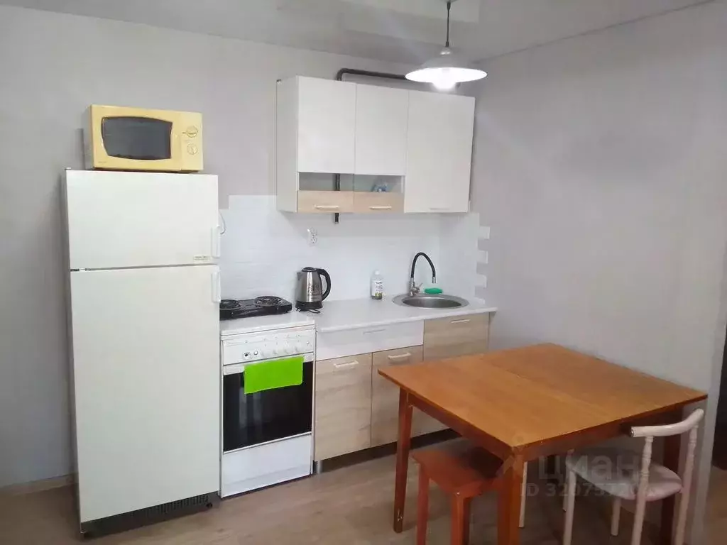 3-к кв. Омская область, Исилькуль Первомайская ул., 1В (63.0 м) - Фото 0