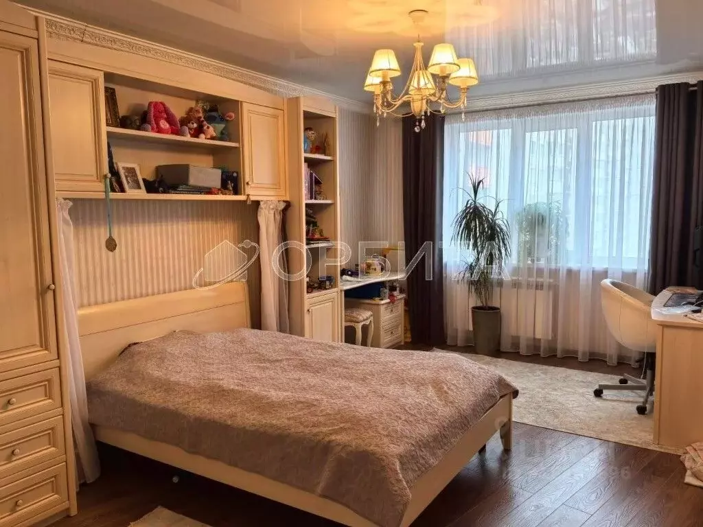 3-к кв. Тюменская область, Тюмень ул. Николая Семенова, 29к2 (90.0 м) - Фото 0