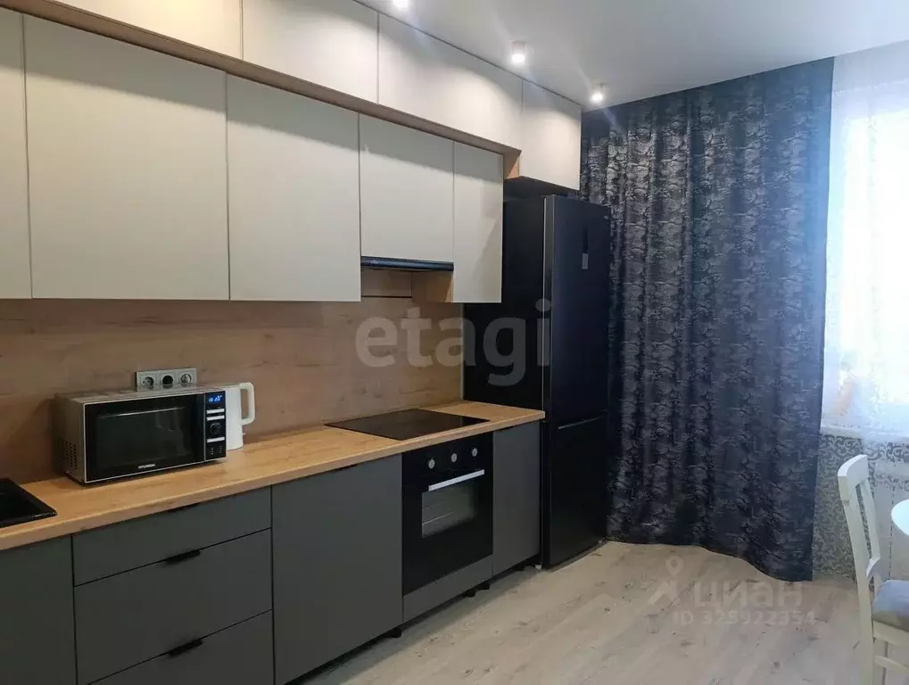 2-к кв. Омская область, Омск ул. 70 лет Октября, 3/1 (58.4 м) - Фото 0