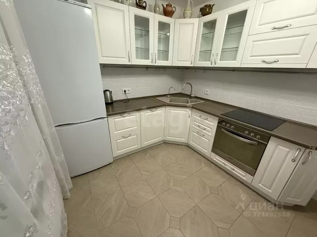 2-к кв. Тюменская область, Тюмень ул. Федюнинского, 62к2 (58.0 м) - Фото 1