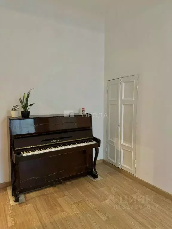 2-к кв. Кемеровская область, Новокузнецк ул. Кирова, 23А (62.5 м) - Фото 0