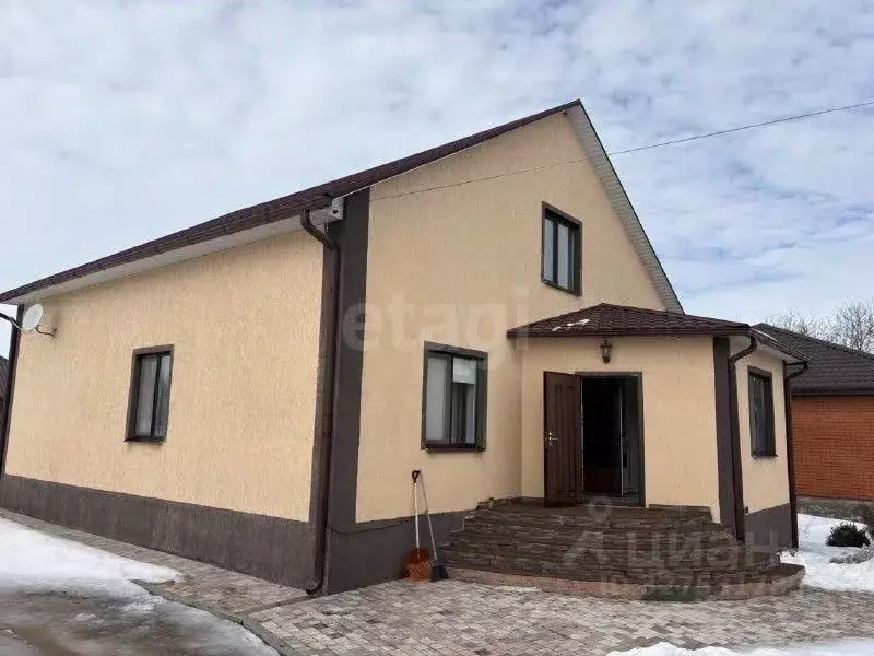 Дом в Белгородская область, Корочанский район, Поповское с/пос, с. ... - Фото 1