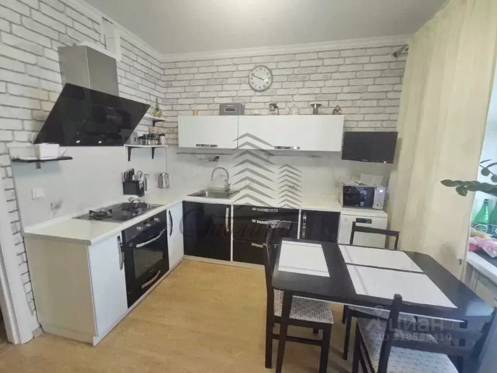 2-к кв. Белгородская область, Старый Оскол Дубрава мкр, 1 кв-л, 16 ... - Фото 0