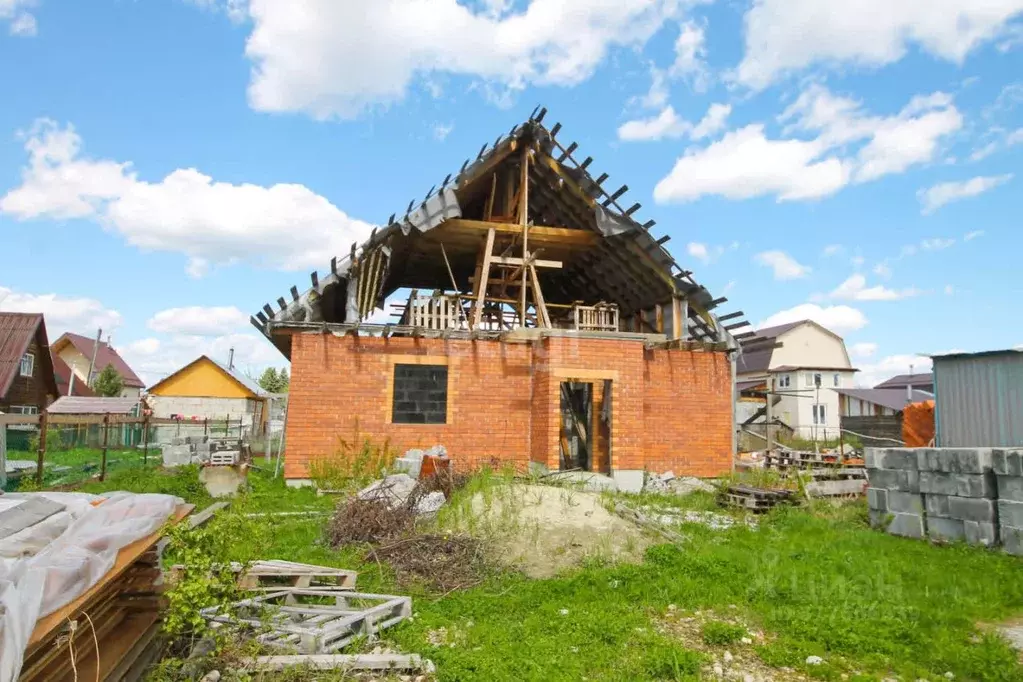 Дом в Свердловская область, Среднеуральск ул. Бахтеева, 75 (100 м) - Фото 1