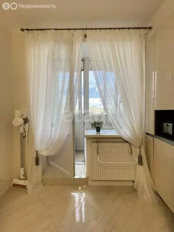 3-комнатная квартира: Калининград, Юбилейная улица, 6 (81.6 м) - Фото 0