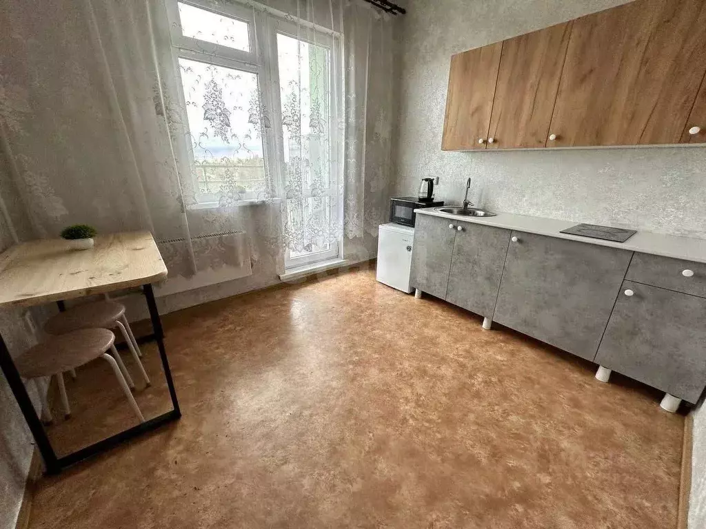 1-к кв. Кемеровская область, Ленинск-Кузнецкий Топкинская ул., 150/1 ... - Фото 0