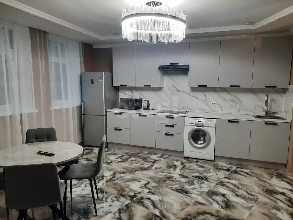 2-к кв. Тюменская область, Тюмень ул. Первооткрывателей, 8 (60.7 м) - Фото 1